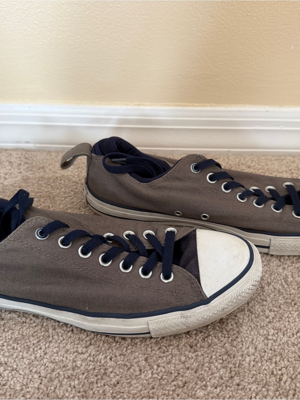 Men's Converse Low-Top Sneakers in Gray with Navy Laces